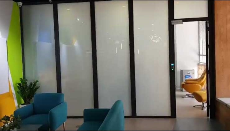 Kinh điện thông minh là gì? Tìm hiểu cấu tạo của kính điện thông minh