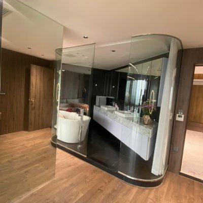 Vách Kính Tắm Thế Hệ Mới
