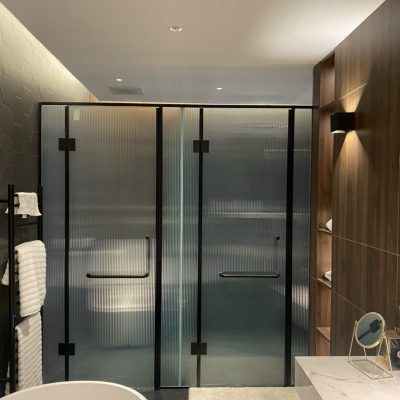 Vách Kính Tắm Thế Hệ Mới